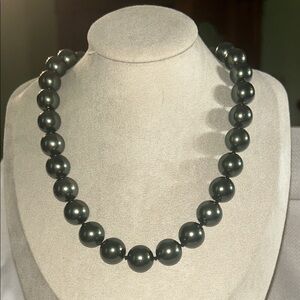 Elegant Black Pearl Necklace